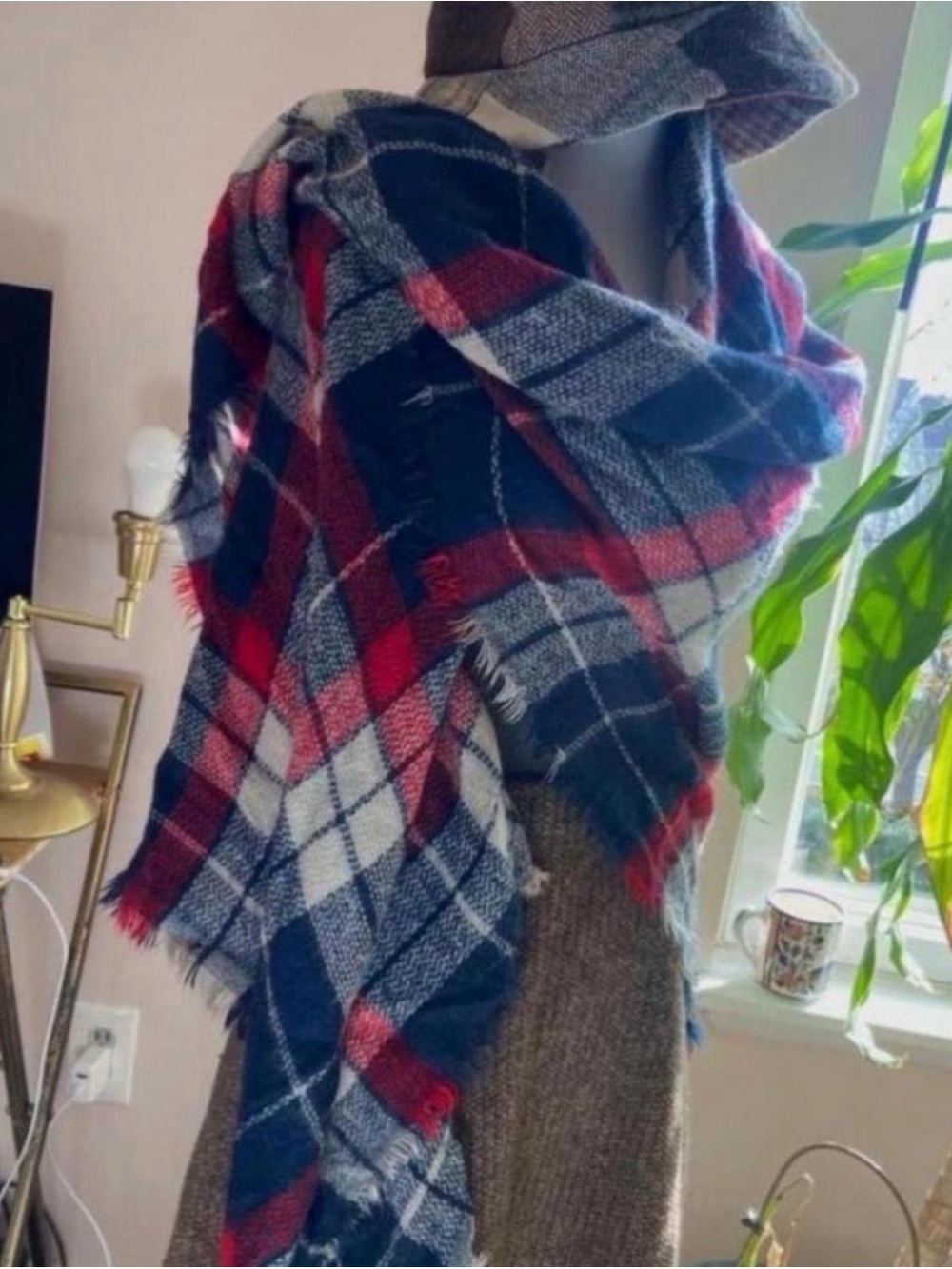 “Authentic 1980s vintage fuzzy scarf”
“80s cozy winter scarf”